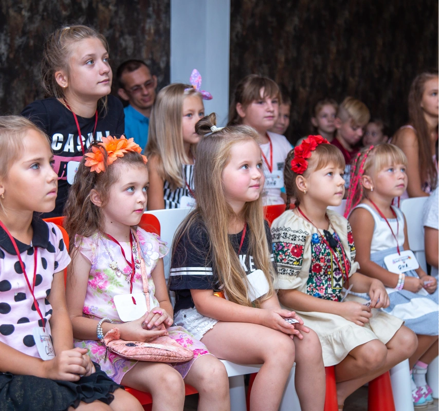 Діти на заході Advance School